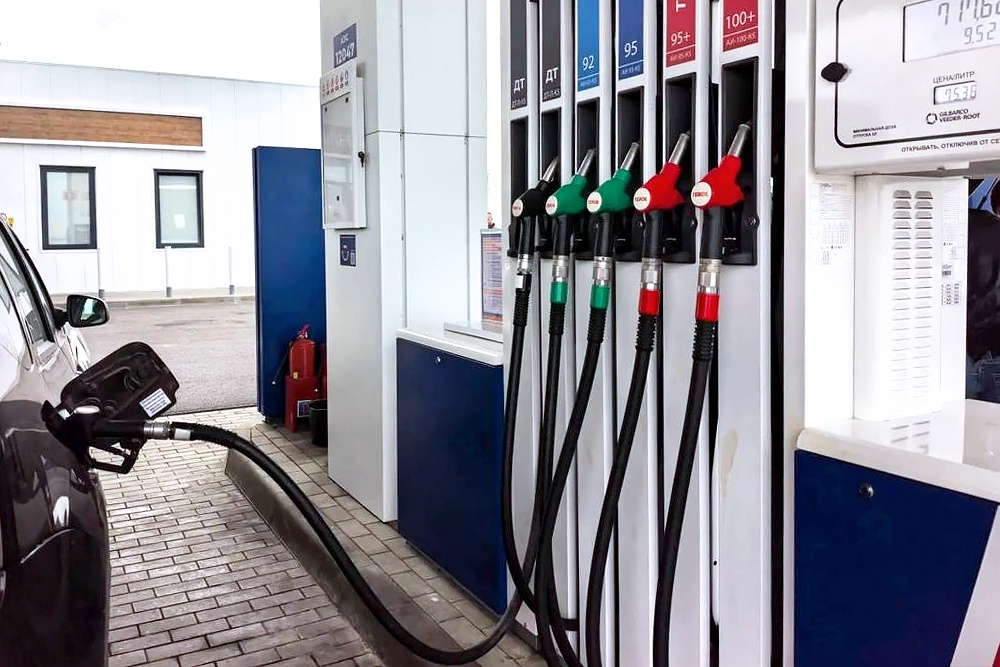 Wie das Exportverbot für Diesel den Kraftstoffmarkt in Russland beeinflusst. Meinungen der "RG"-Experten.