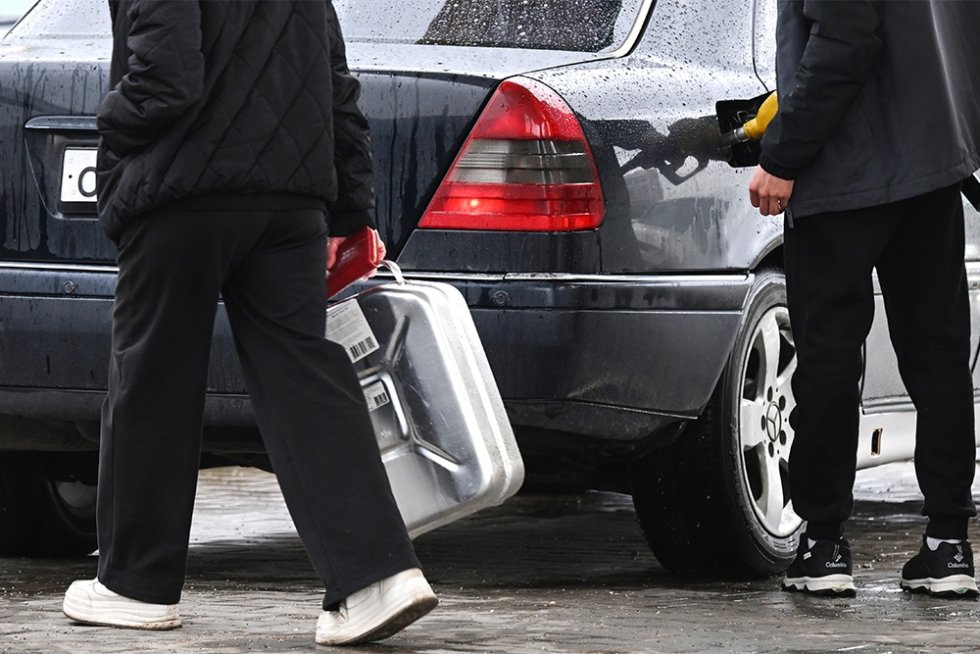 Wachstum der Benzin- und Dieselpreise an der Börse begrenzt. Wie hilft das, die Preise an den Tankstellen zu stabilisieren?