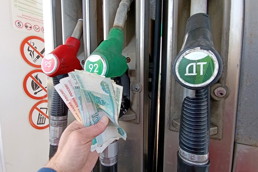 Nach den Ergebnissen des März werden die Staatseinnahmen zusammen mit den Zahlungen an Ölfirmen aus der Staatskasse steigen. Könnte das die Preise an Tankstellen beeinflussen?